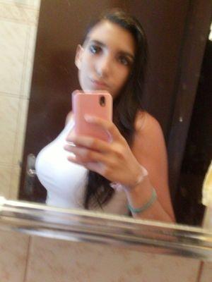 face:larissa simoes