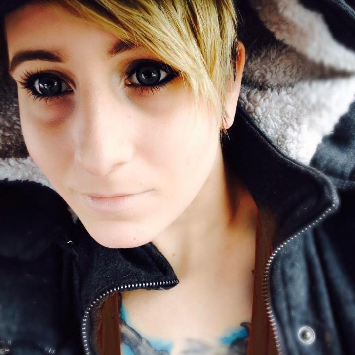 Nerd, cosplayer,  and STREAMER!