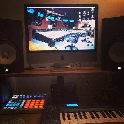 music pro graduates from the UK!! enquires! http://t.co/y0bjBjpW3e email maverickbrosproductions@yahoo.com
instagram   maverickbrosproductions