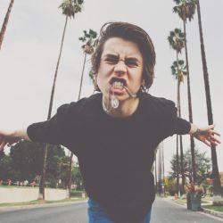 don't follow me, follow @ifsmendess ask her for followback