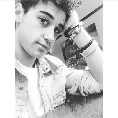 2/5 thank you jamez and beau!! gina follows!! sit down slut. i love the janoskians btw wbu? JAMES FAVOURITED TWEET ON 29/1/15