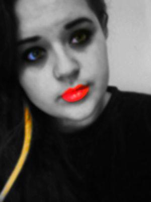 Im  katy i♡TWD. My favorite character is Daryl Dixon. im in a serious relationship with the love of my life Vinny♡