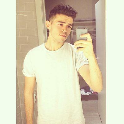 Please go follow @melyoned90