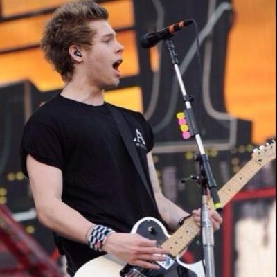 18 y/o Dutch borderliner. GW 45kg. CW 59kg. boulimic, alcoholic, depressed and suicidal.         5sos & linkin park.