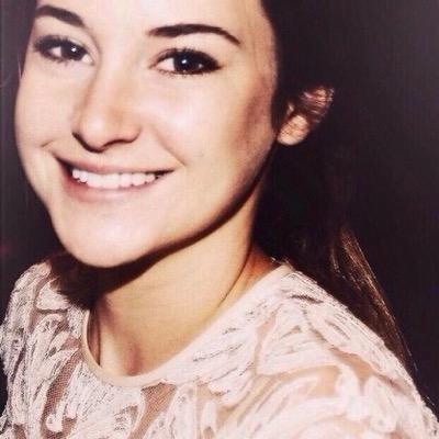 Follow @girlonprior