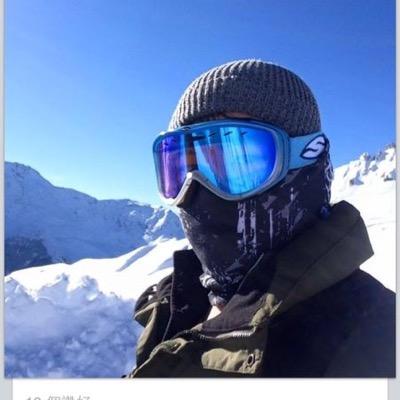 28 from the uk huge foot fetish. enough said also a ski and snowboard fanatic, no photo no follow simple as.