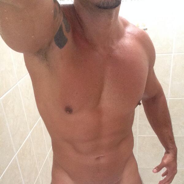 Guy obsessed with gym and masculine bodies. Just love tweeting  porn pictures and make friends in around world. Please be 18+ following me... :)