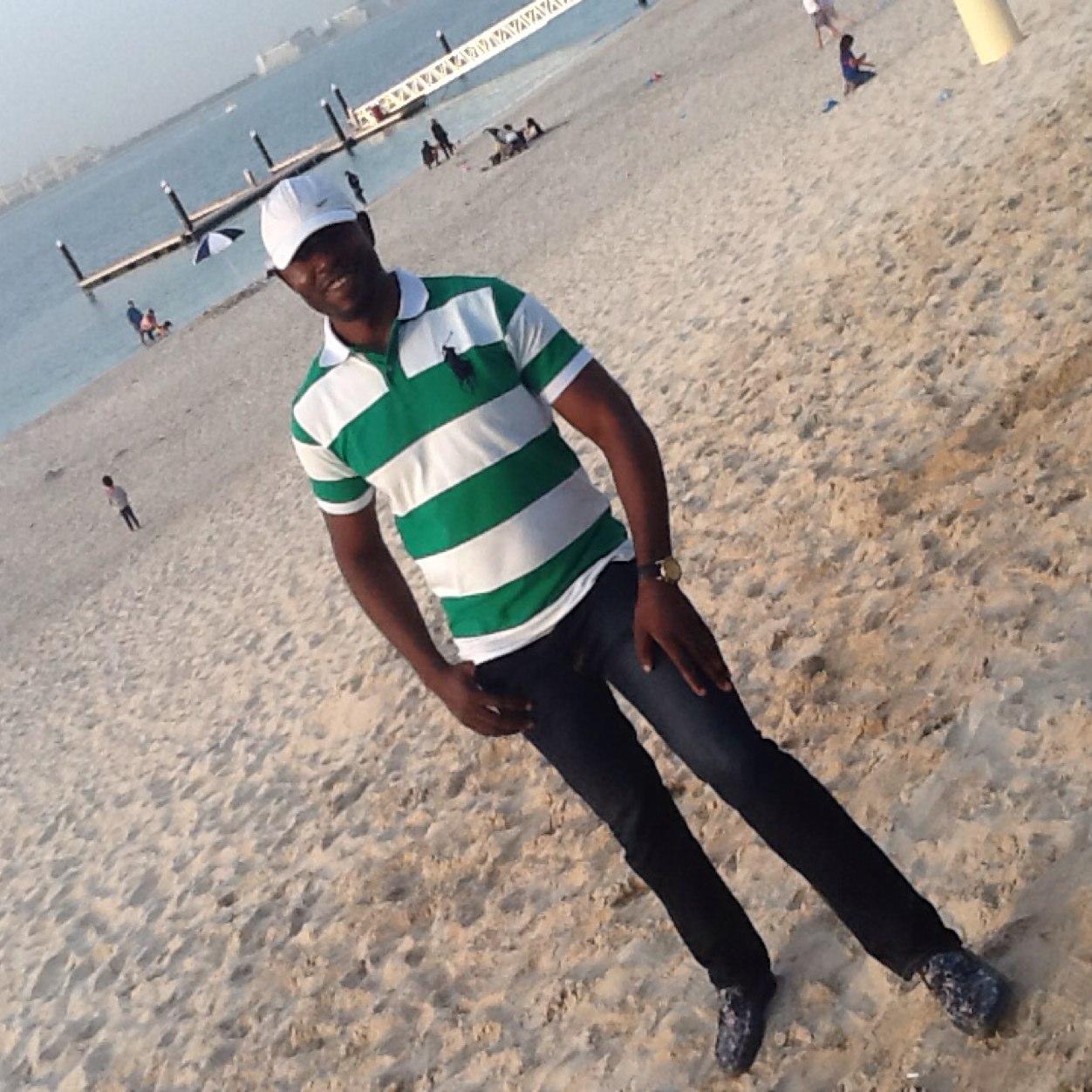 Je suis un jeune homme grand,fort,courageux,obtimiste,et tres honette.j aime le sport les voyages la lecture et l amour.je vie en engletere,je reside a londre