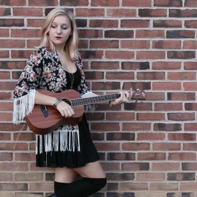 20.NY. Skidmore 17. #Singersongwriter. Just tryna do this for a livin! https://t.co/JLR4Mt8Pek