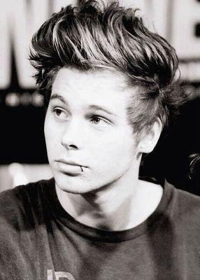 ♬♥[~Luke Hemmings~Ashton Irwin~Michael Clifford~Calum Hood~5SOSfam~]♥♬