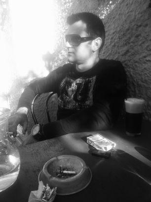 Pipakos_r's profile picture. Όσοι αγαπησαν δεν είναι τόσο αθώοι...