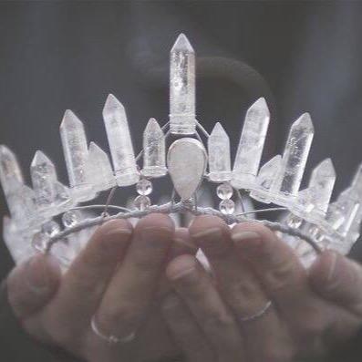 •Lei ha quel vizio che hanno le persone che sono cadute e poi si sono rialzate. Certa gente la chiama arroganza. A me piace chiamarla “avere le palle”•