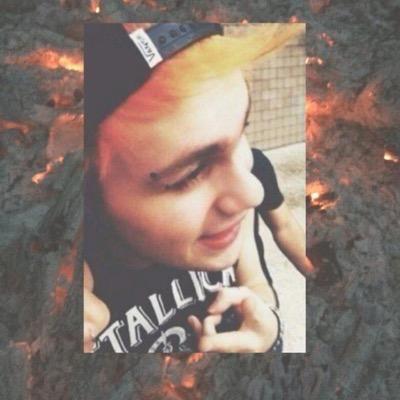 go follow @irwinsanegg bc she just gave u a free followww