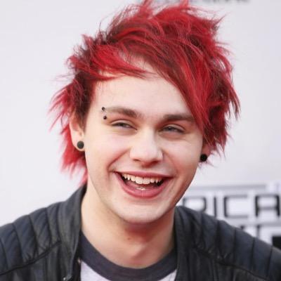 5sos makes me weak, 1D makes me faint and Green Day makes me bat-shit crazy.