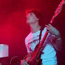 JuaniOrsaid's profile picture. Cantante y bajista de @OrsaidMusica https://t.co/KNV6GuJw8b Buenos Aires
Ceratista