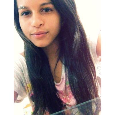 ~•Não busque boas aparências, elas podem mudar.Só precisamos de um sorriso para transformarmos um dia ruim..