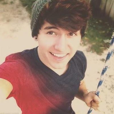 hey you just got a free follow from @starsdillon bc ur awesome! rt the link ?