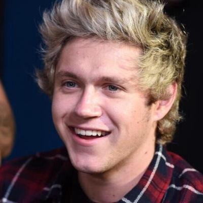 Niall horan, im akways happy! @aspemasfieldFH is the most beautiful woman in the world :)