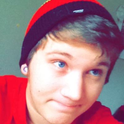 Sirtreonix's profile picture. Add on xbox for 1v1 Sir.treonix