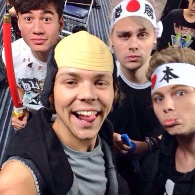 Love these 4 guys luke hemmings, calum hood, ashton irwin n michael clifford They r in a band called 5 Seconds Of Summer Not gonna lie they act like 4 year olds