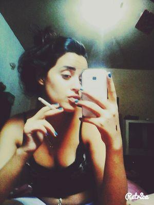 Ele se apresentou ela sorriu , ele chego juntin no ouvido ela caiu reggae , rap , amor e paz ✌