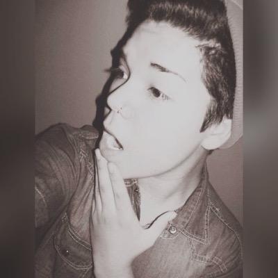 ⚓Hola, 90's ! Amo Channel & Versace!, Soy de Chile, tengo 16 años⚓ ♥ Sígueme Y te sigo♥