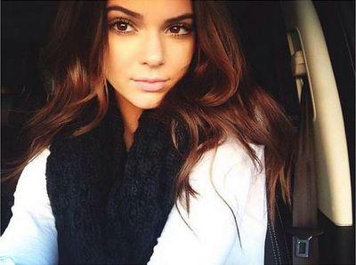 18 ans, soumise.