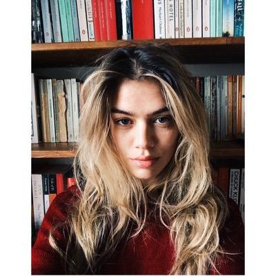 je veux faire l'amour partout, même sur les toits de Paris. je veux résider au creux de ton cou, et dans tes draps parfumés au lilas. -drew-