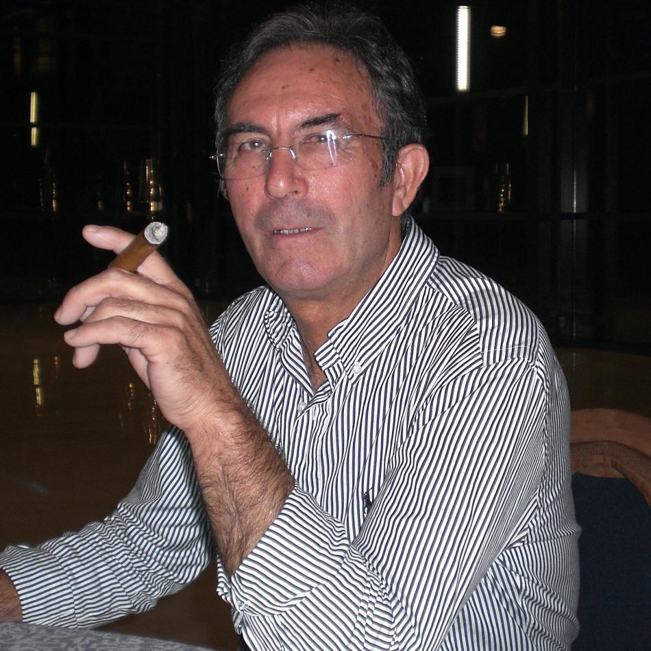 Ahora Jubilado. Siempre armador de barcos de pesca. Padre de tres hijos y amante del mar.