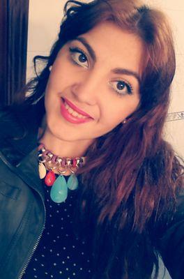 19.~Y de repente, miras hacia atrás y te das cuenta de q ya no eres la misma, q todo es diferente, q todo ha cambiado~ Si la vida te odia, sonríe y q se joda