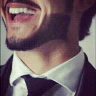 كَاتبْ / لَستُ لأَحدْ ،،