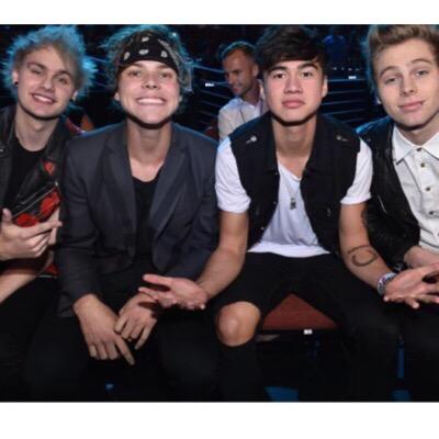 text imagines of 5 seconds of summer!