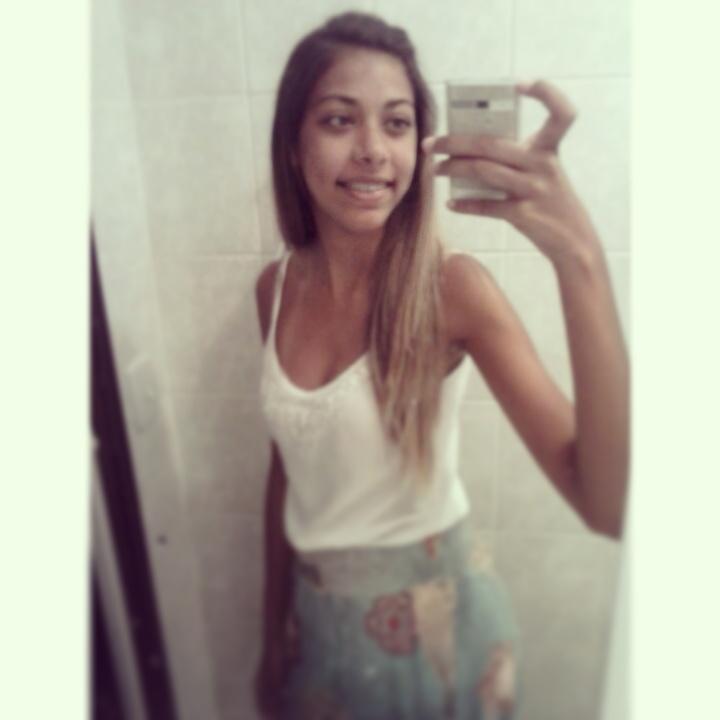 Sorrir por viver , viver para sorrir .