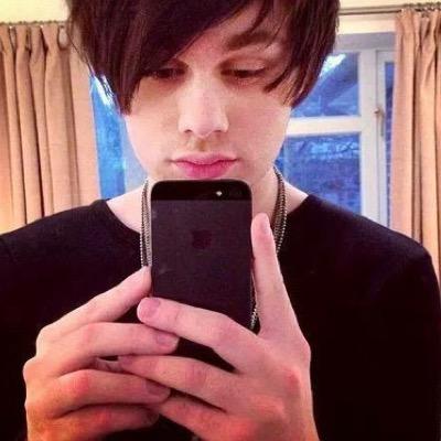 mgcwashere's profile picture. please follow @cIiffordvapor because she gave you this follow :)