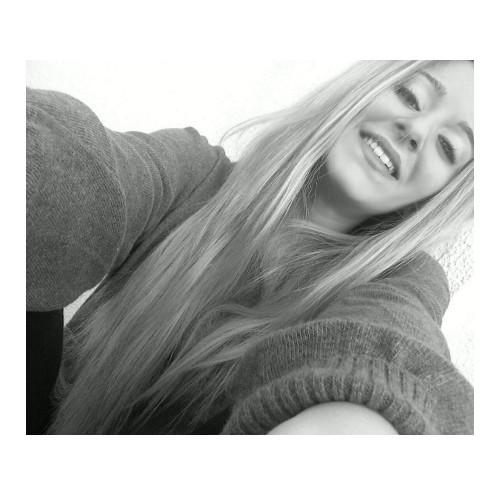 dicen que en eso consiste la vida, en ir dejando rastro de tu sonrisa. keep in mind who you are. i.i.mmxiv;
