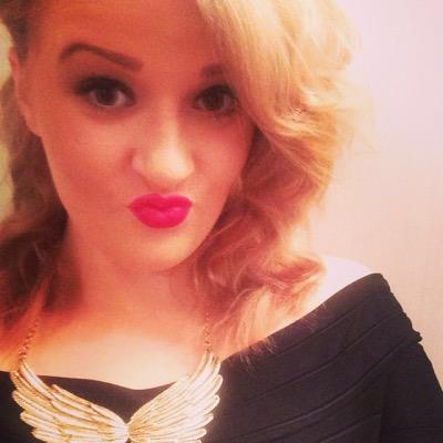 rebeccababy_x's profile picture. cause darling im a nightmare dressed like a daydream...