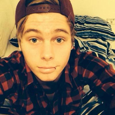 PLS RT THIS PLS https://t.co/6vQZnv9KR5  I really want luke to see it