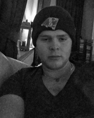 stonedsneek's profile picture. you are my love (L)