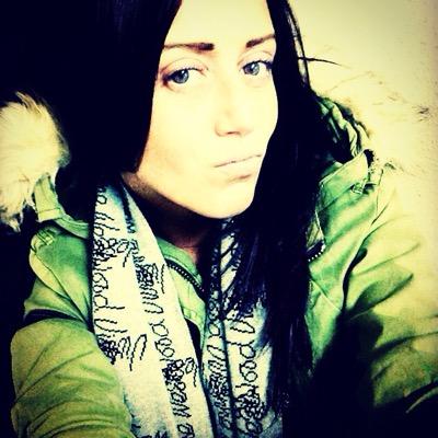 insta @justcallmedee_x