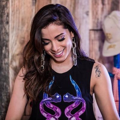 Twitter dedicado a Larissa de Macedo Machado, mais conhecida como a cantora Anitta.