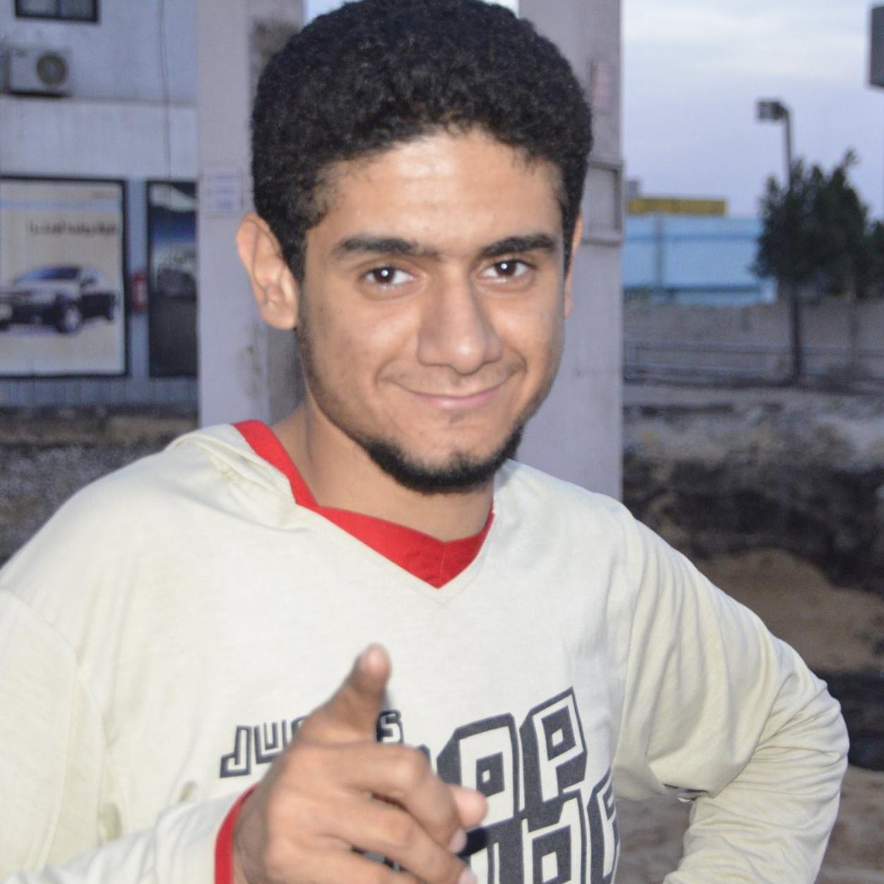 مع انى لست مفكرا كبيرا لكن استطيع ان اؤمن بفكرة و ادافع عنها
و مع ان احلامى بسيطة جدا إلا اننى وجدت ان ليس كل ما يتمناه المرء يدركه ..........

محمد الدميرى