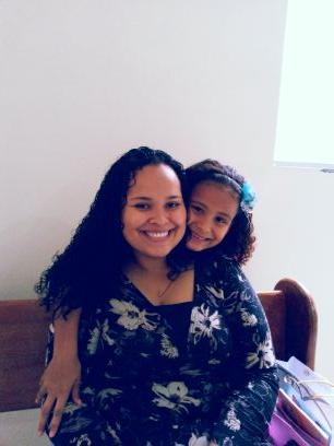 Menina, Brincalhona, Temente a Deus!! Há eu sou assim!!Determinada, Carinhosa. 
Deus Somente Deus!!Obrigado Senhor!!