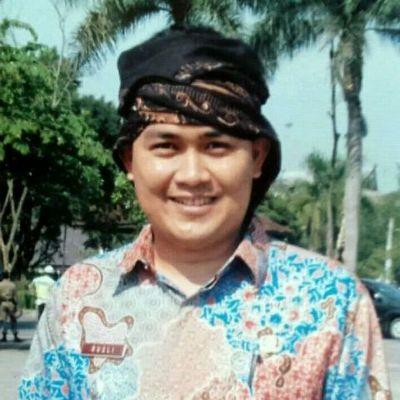 hanya orang biasa yg menjalani hidup dg cara biasa....