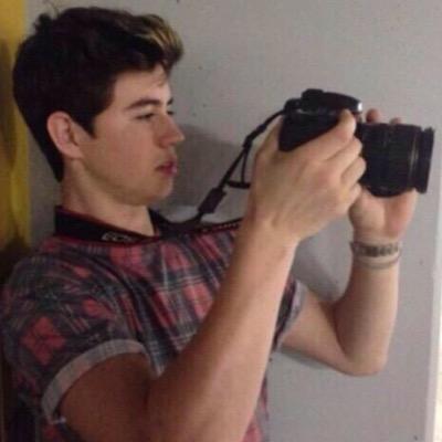 follow @quitenash and turn on her notifications for a dm to Nash Grier ☺️