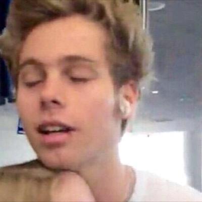 follow @Iovesickmgc bc she loves you and thinks u deserve 5/4 and 5/5