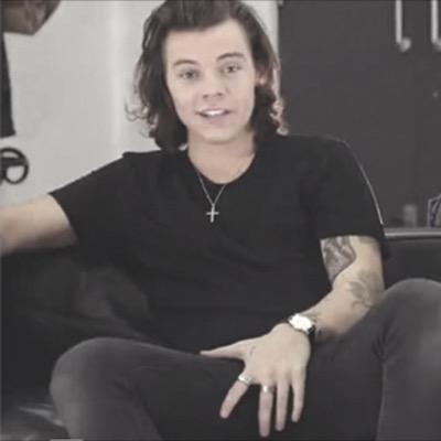 follow @powerpuffnxrry and @katbaello please and you'll get a followback because I got hacked at 9.8k :((