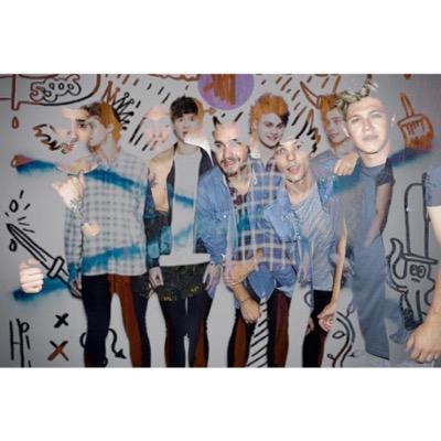 Wanna play a game about 1D & 5SOS stuffs?(guess the song,pics,etc.) follow & we'll be doin it! no prize, just wanna have fun! :) start-500 hit folowers