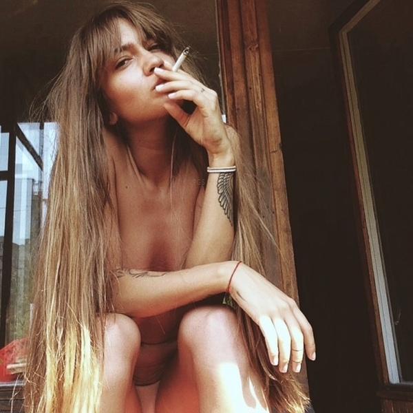 Posto frases, musicas, e darei rt nos tweet de quem eu curtir! Se quiser dedicar alguma musica pra alguém em especial, só chegar na dm