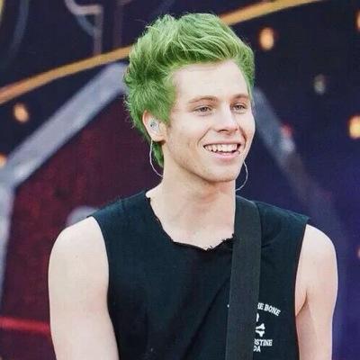 5sos and shit.