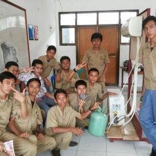 hidup itu harus bersyukur
kerja keras
dan disiplin